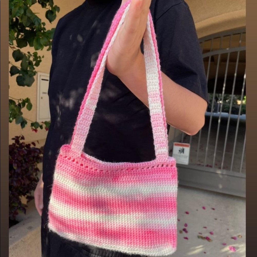 small crochet shoulder bag
